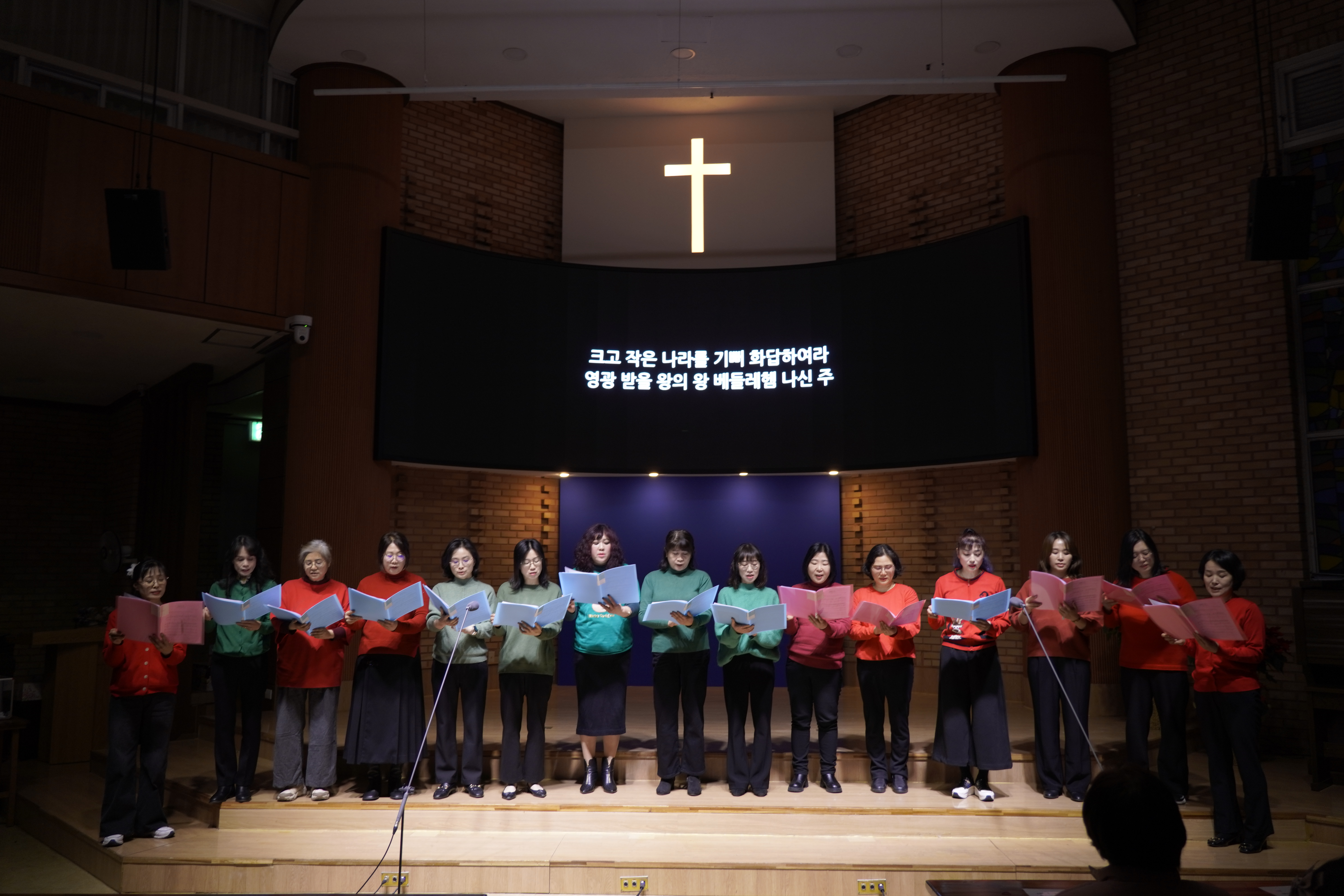 3 2여전도회 - 왕의 왕.JPG